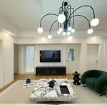 Eastern Hub - Bund Branch New Chic 3-Bedroom At Downtown Area Near Attractions, 200M From Subway